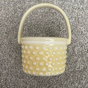 5 for $10🟢 Ceramic Easter Basket Candle Holder. EUC. Size: 4x5in.